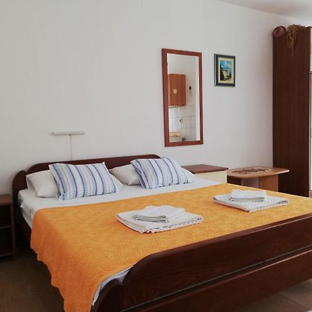Apartments Nada - 100 M From Beach كالي المظهر الخارجي الصورة